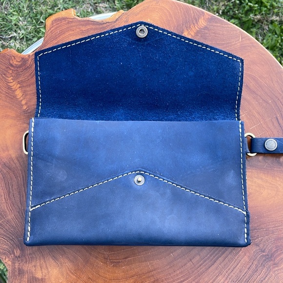 Portland leather bag/wristlet - Picture 6 of 11